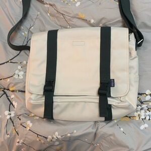 Patagonia Women's Cream and Black Messenger Bag